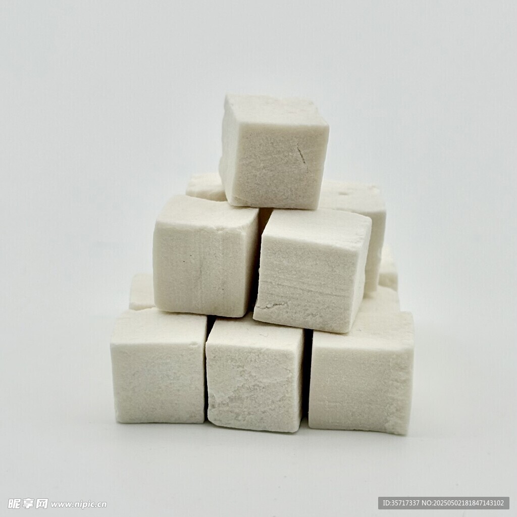 白色茯苓方块堆叠造型