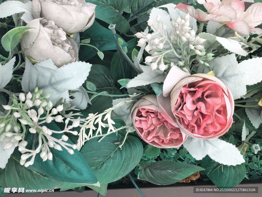 浪漫粉色花卉绿植组合
