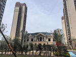 豪华别墅坐落于高楼间