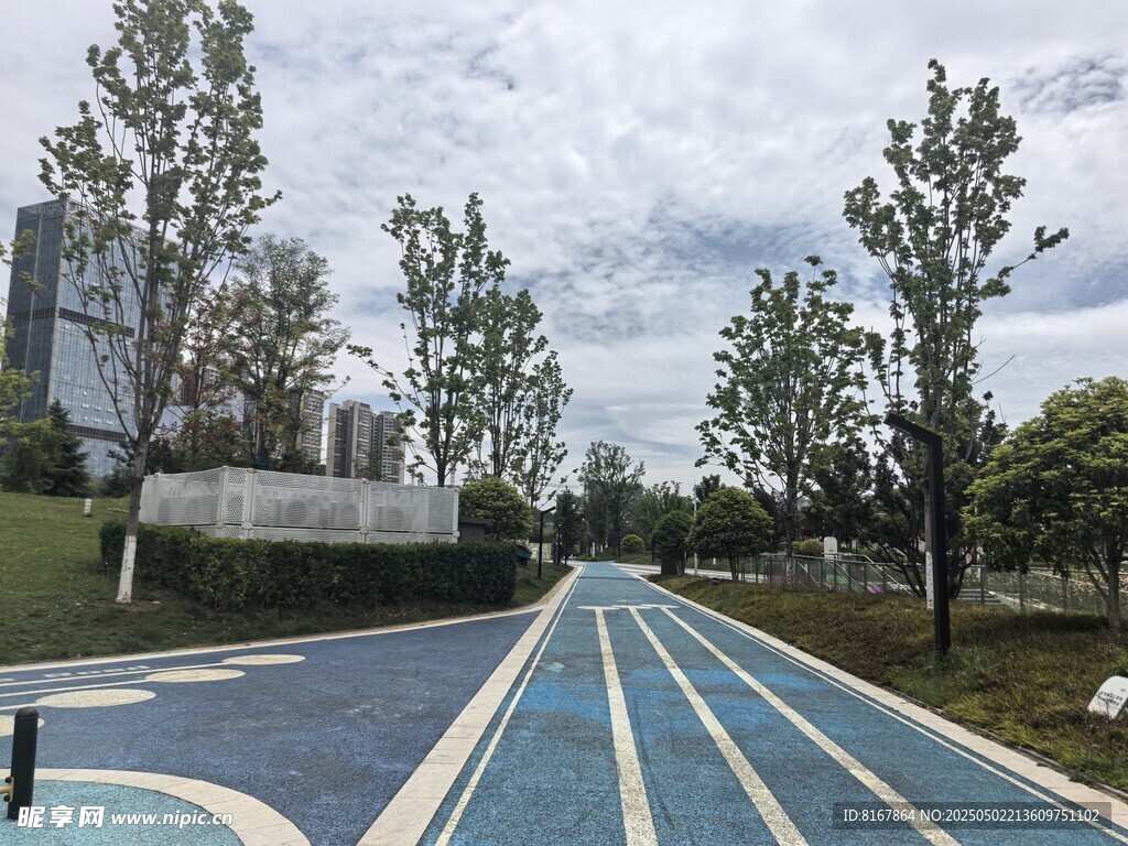城市中的多彩休闲健身步道