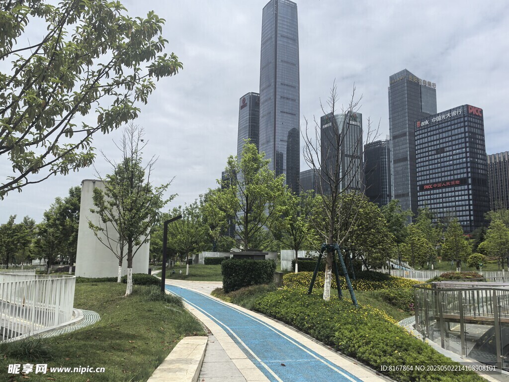 城市中的清新景观步道