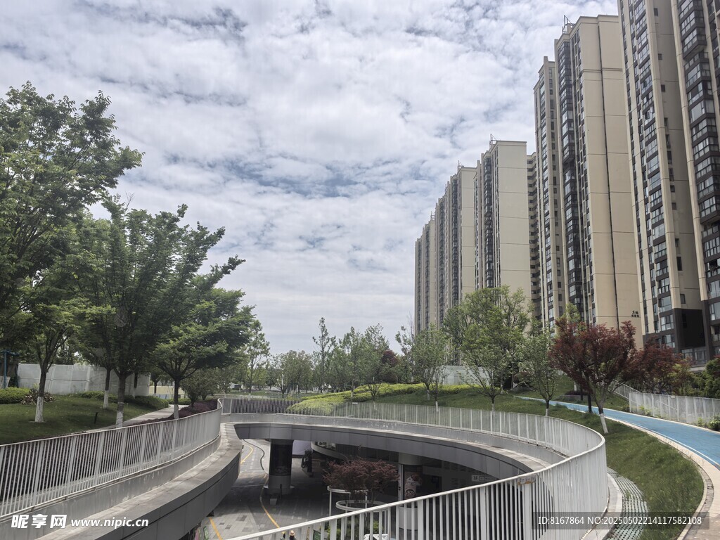 城市中的现代地下通道景观