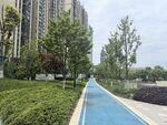 城市中的蓝色步道景观