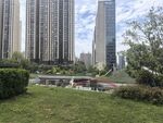 城市中的绿地与高楼景观