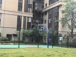 小区内的篮球场地景观