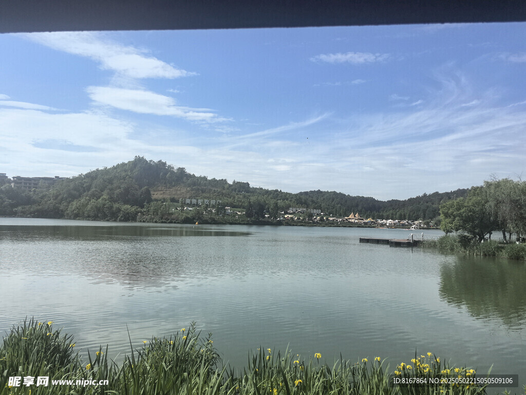 湖畔风光 宁静自然美景