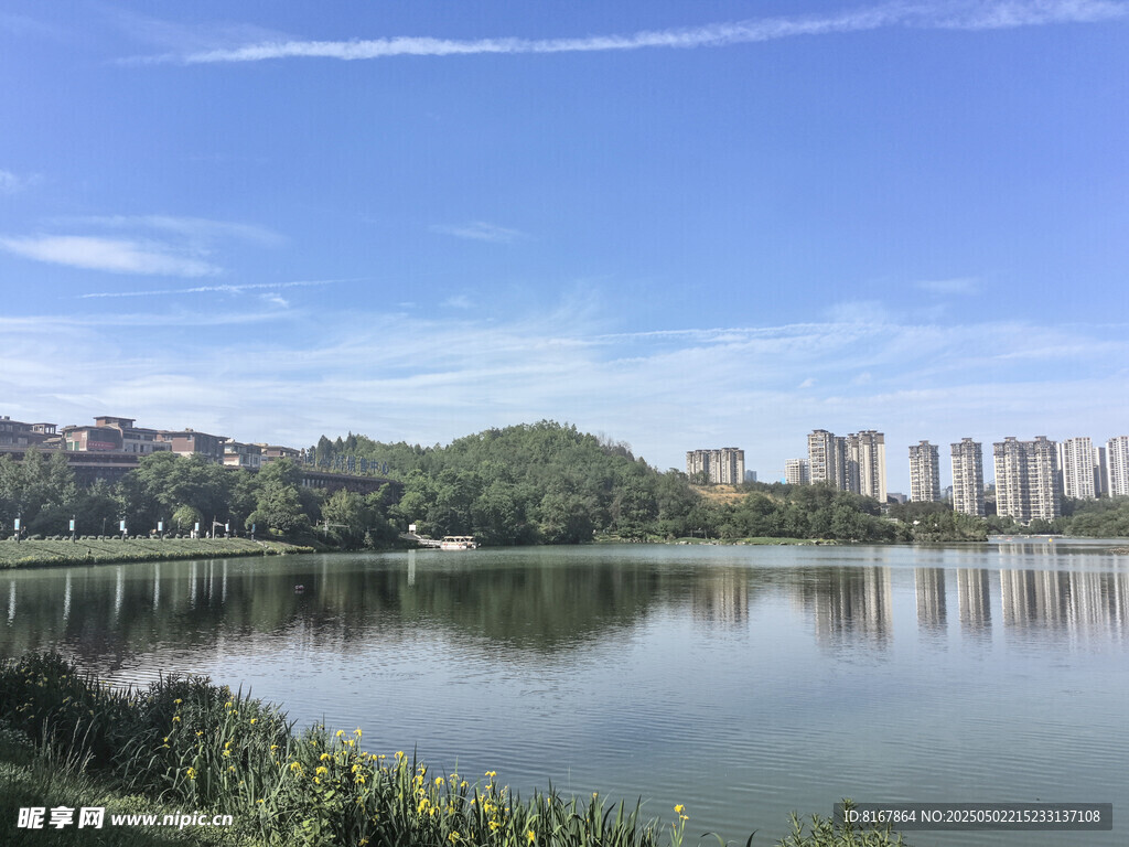 湖畔城市风光美景