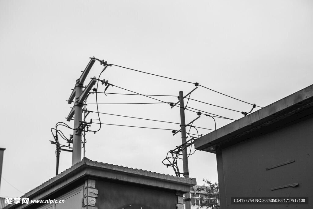 户外电线与建筑物场景