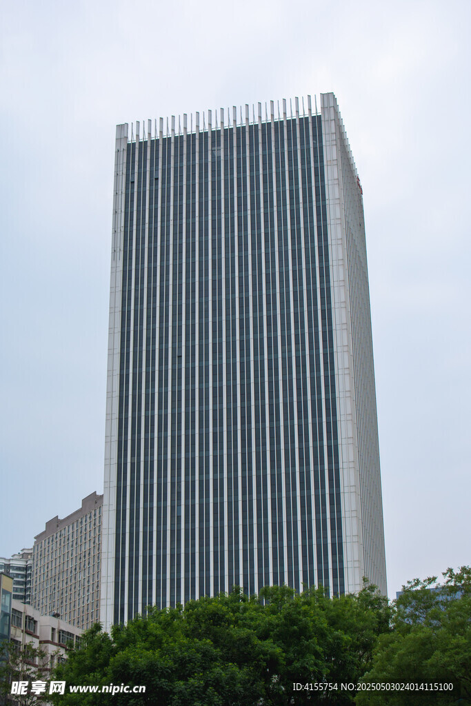 高耸摩天大楼外观