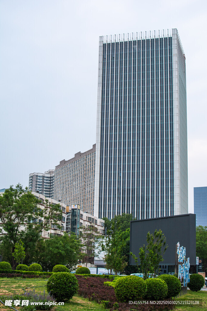 城市中的现代高楼景观