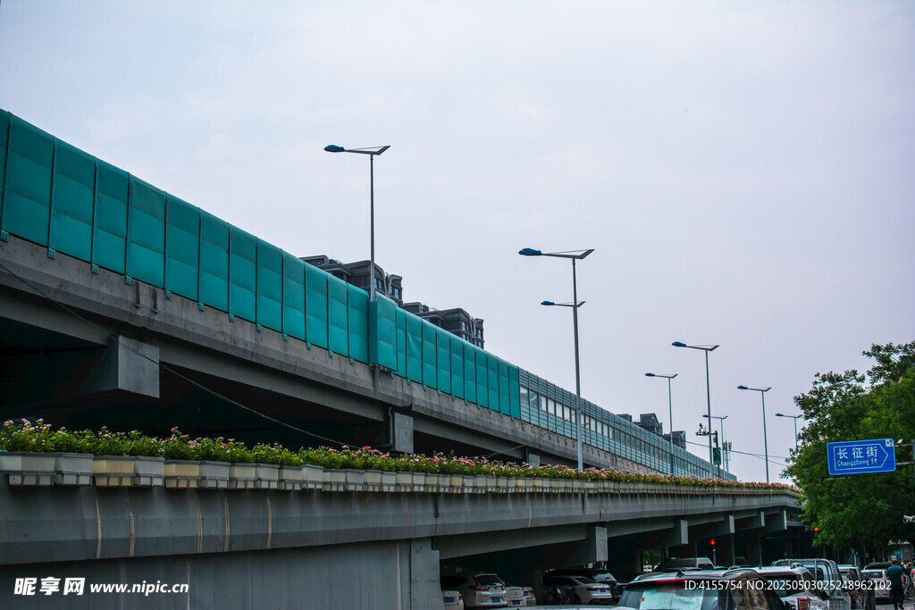 城市高架桥景象