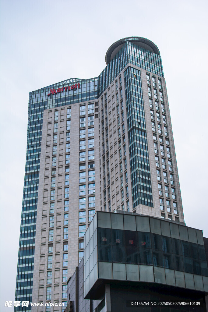 现代高层商务建筑外观