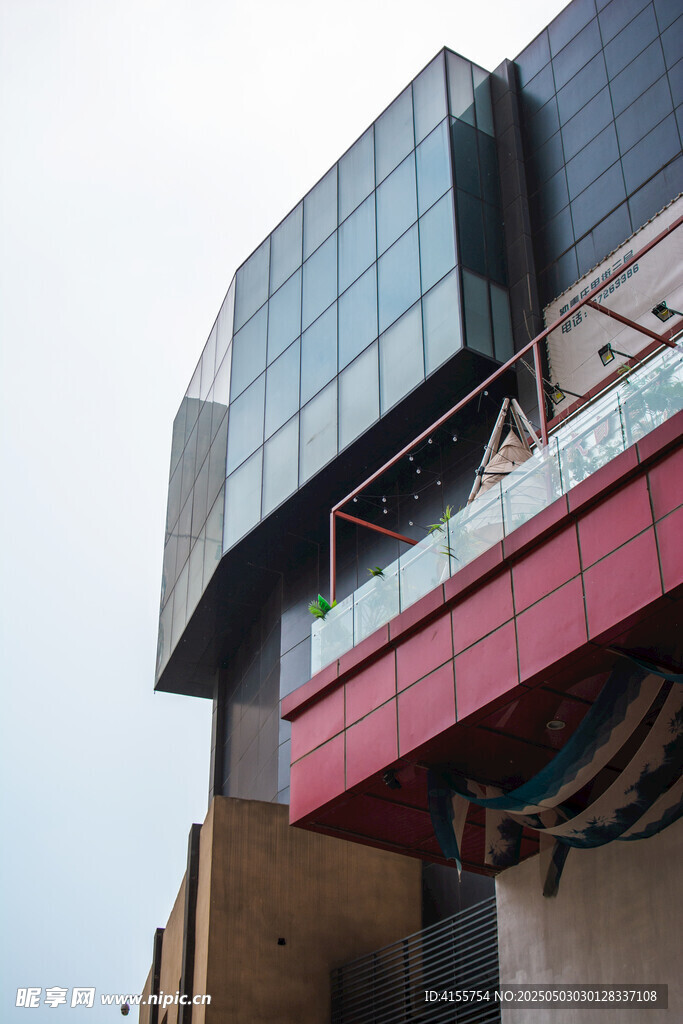 现代风格独特建筑外观