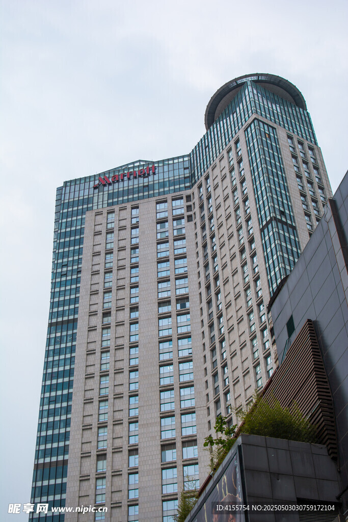 现代高层商务办公大楼