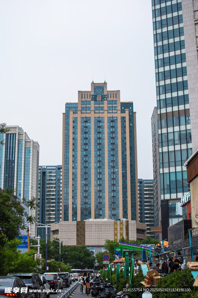 城市繁华街景高楼林立