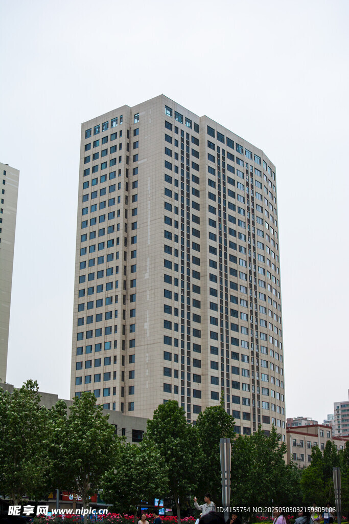 城市中的高层住宅楼
