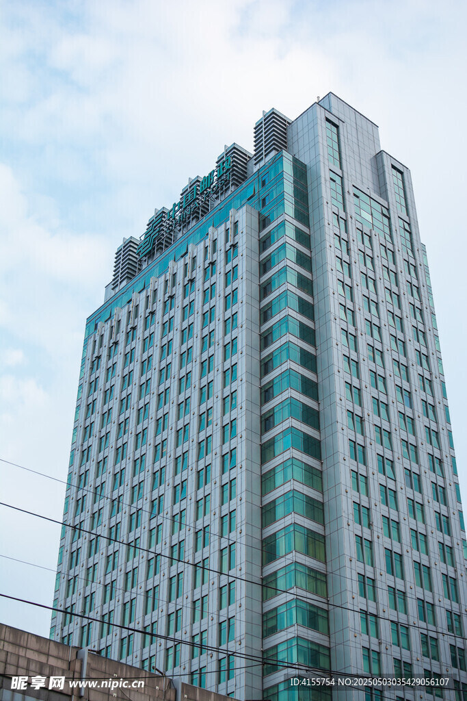现代高层商务办公大楼