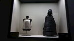 展厅中的古代服饰与雕像