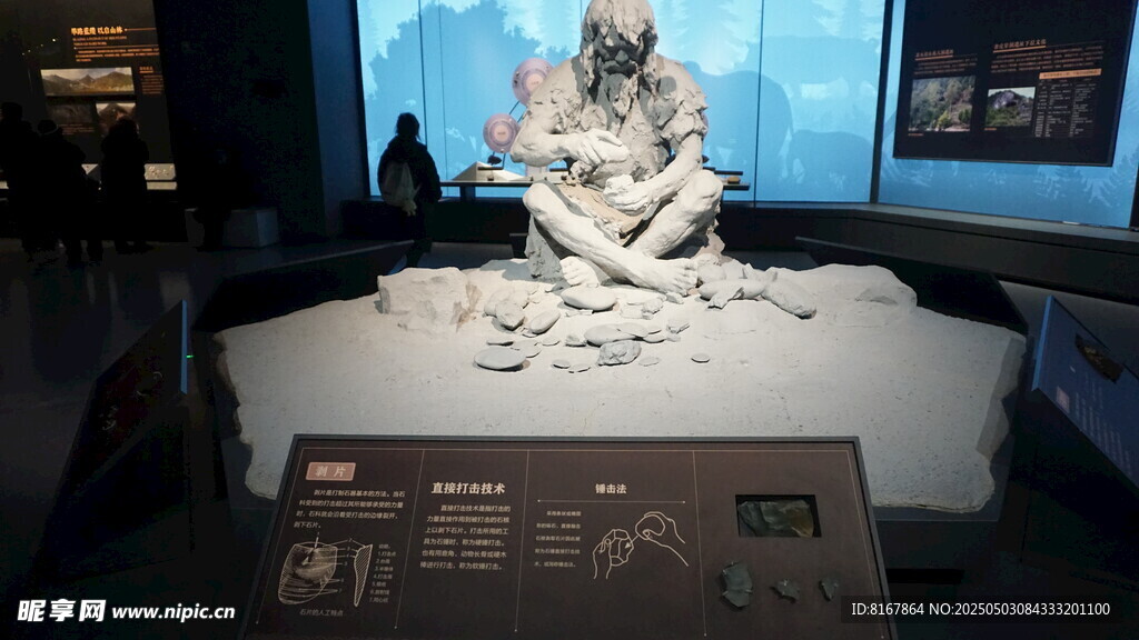 古代精美雕塑展示于展厅