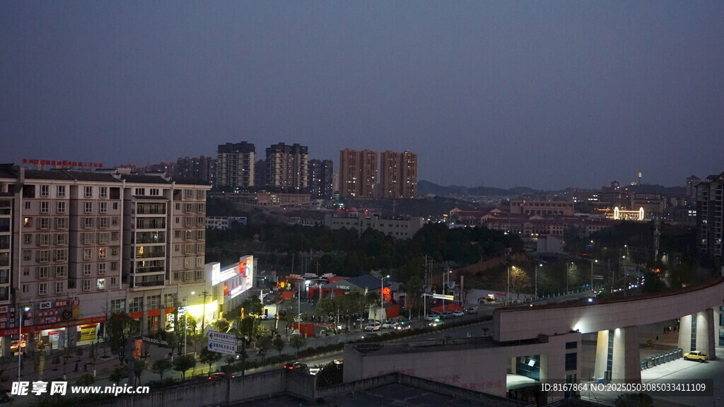 城市黄昏夜景俯瞰画面