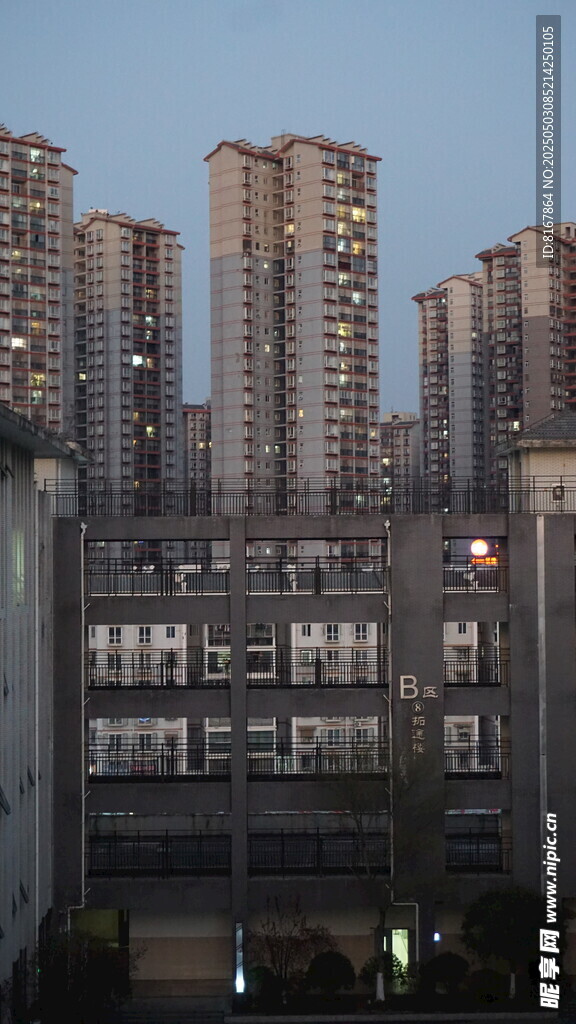 城市高楼夜景