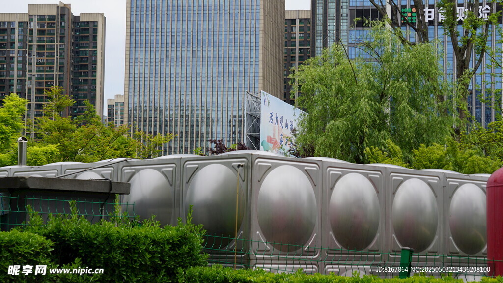 城市中独特的球形建筑景观