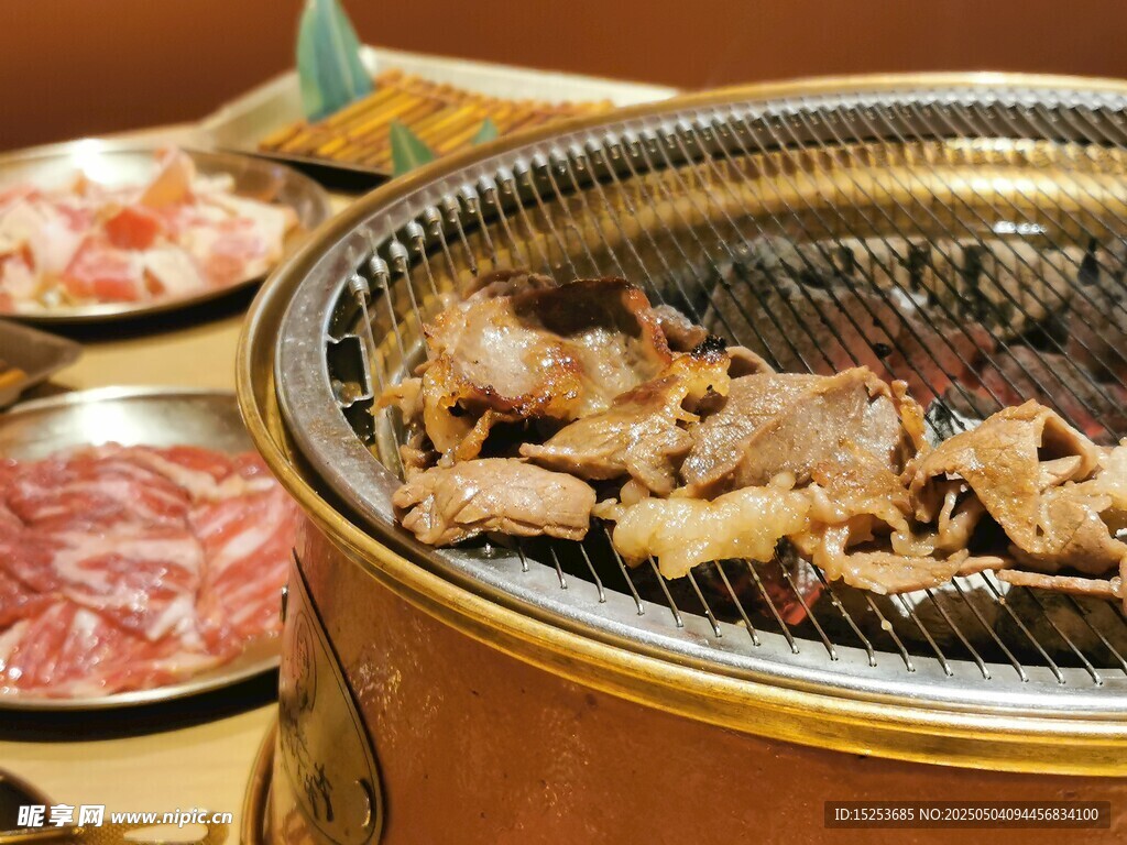 美味烤肉现场诱人瞬间