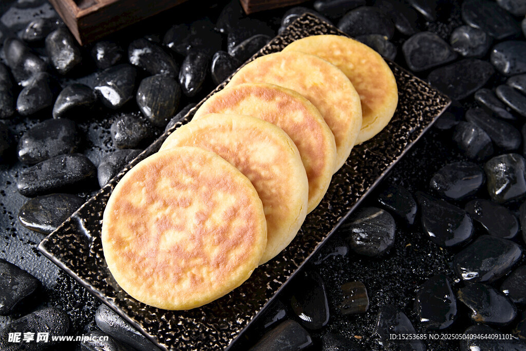 美味香酥煎饼整齐摆放