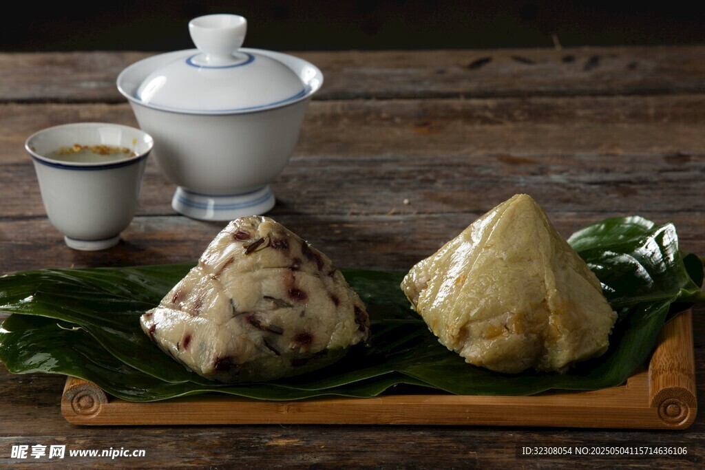 传统美味粽子与茶具展示