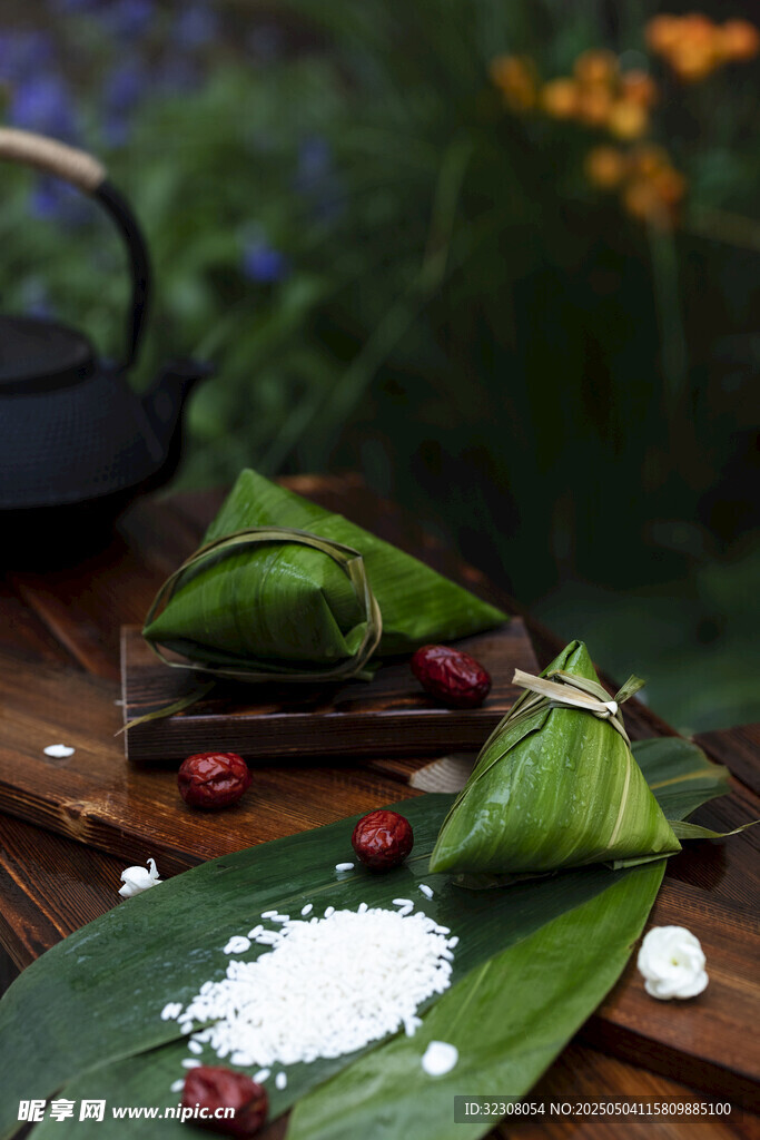 端午粽叶糯米与茶具