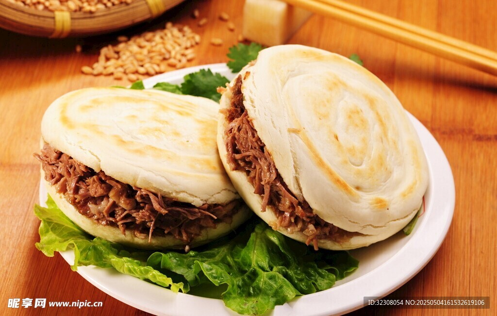 美味中式夹心馍摆放在盘