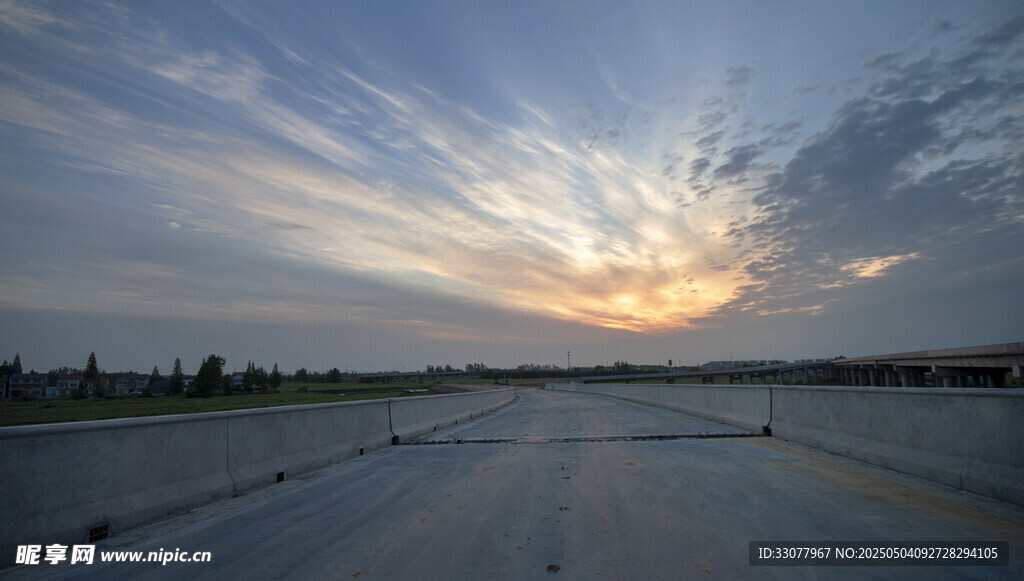 建设中的高速公路