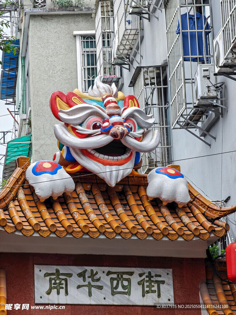 南华西街舞狮雕塑