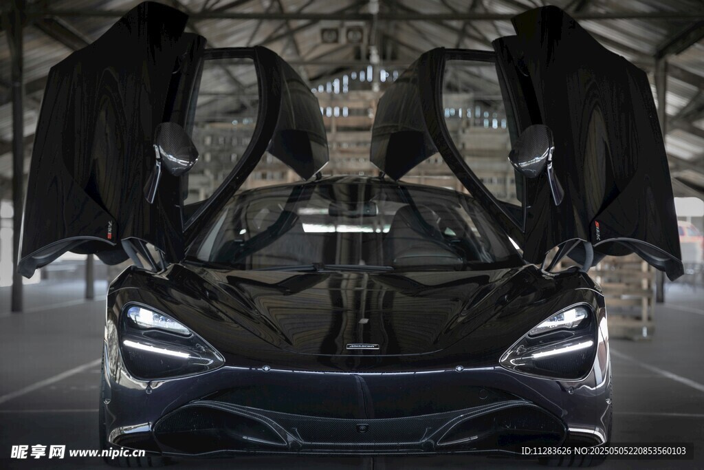 炫酷黑色跑车展示