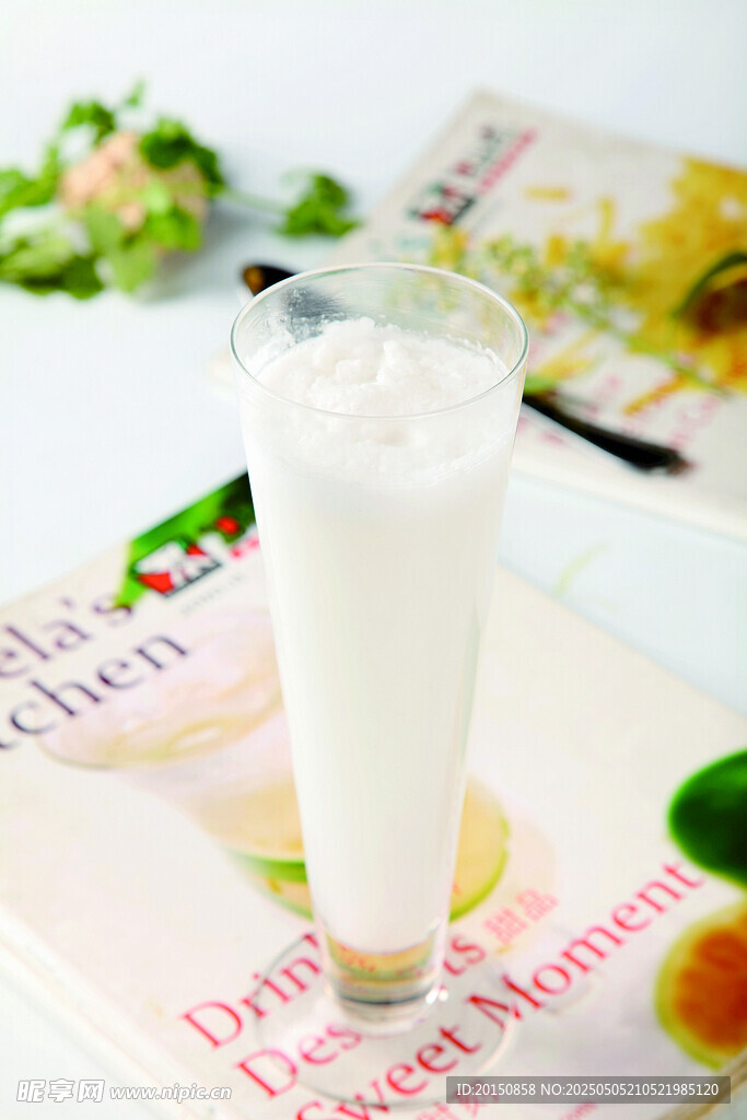 椰子果汁饮品图片