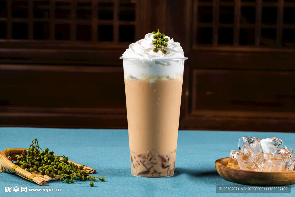 抹茶奶盖珍珠奶茶饮品