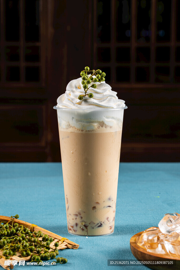 抹茶奶盖珍珠奶茶饮品