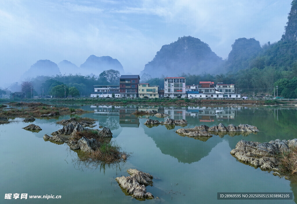 英西峰林山水倒影