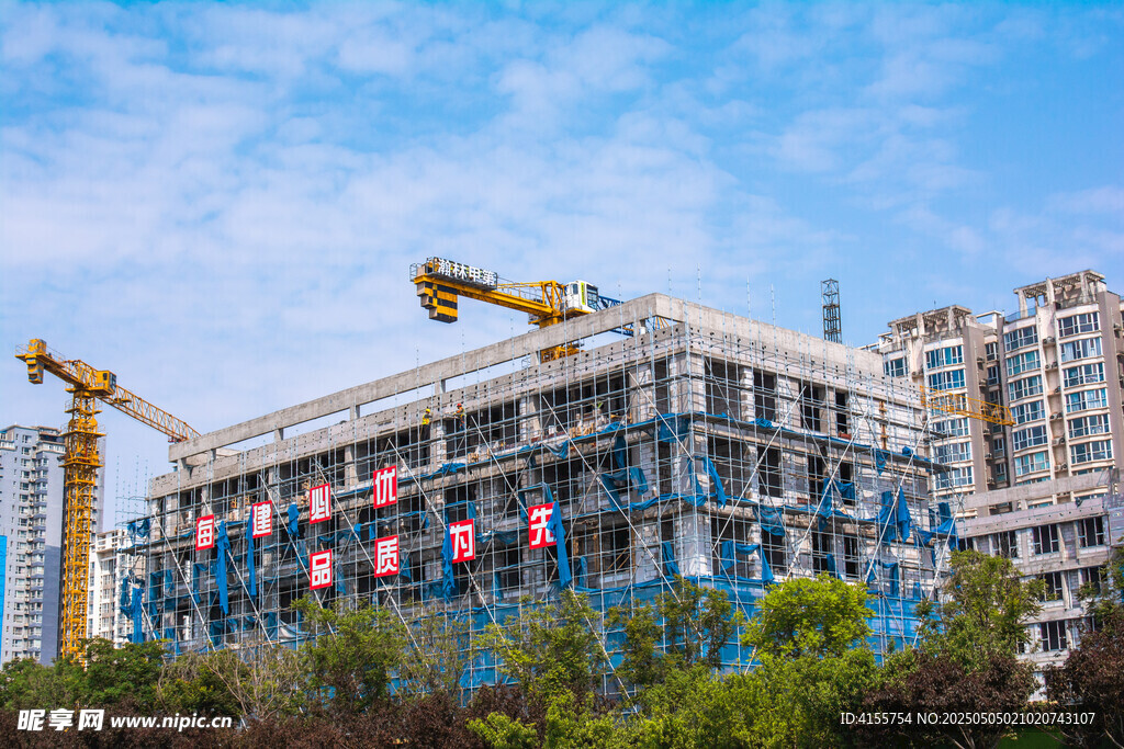 城市在建高楼施工现场
