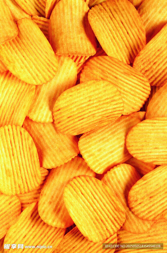 金黄波纹薯片特写