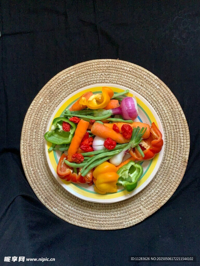 多彩蔬菜拼盘