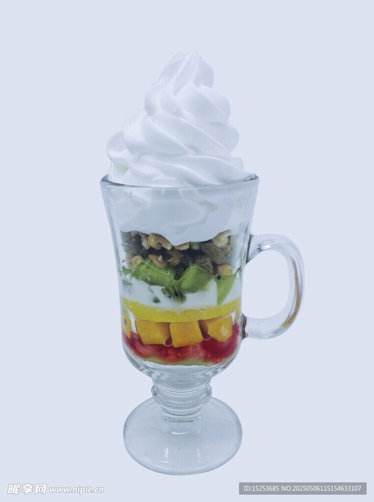 水果奶油分层甜品杯