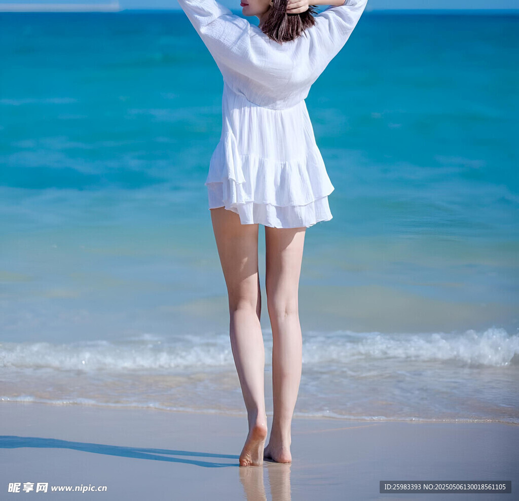 海边白衣女子