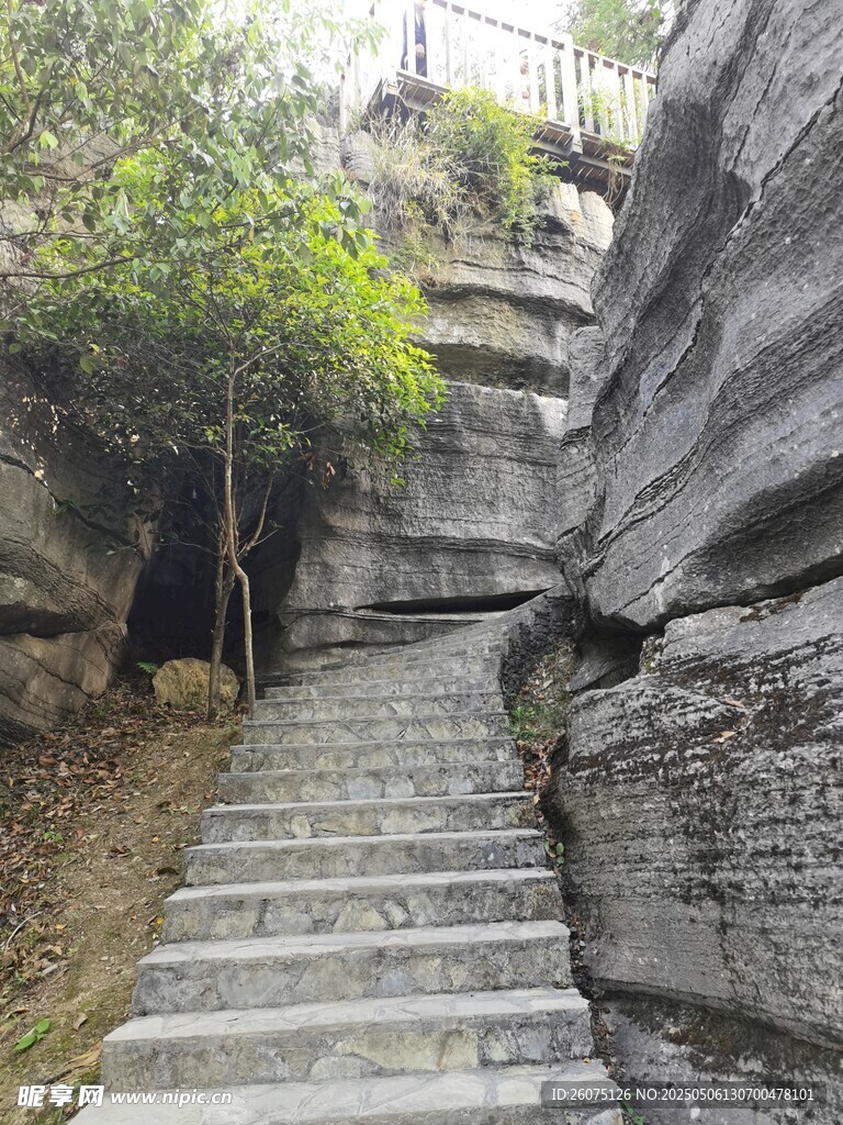 山间石阶
