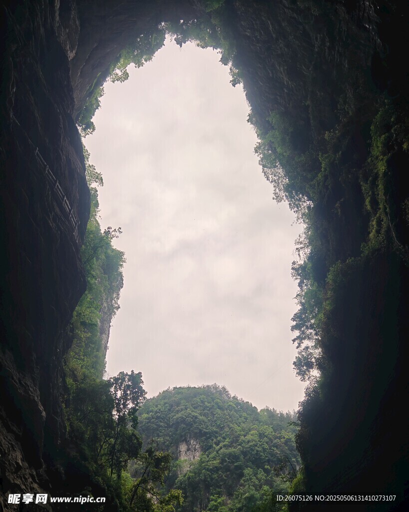 仰拍天空