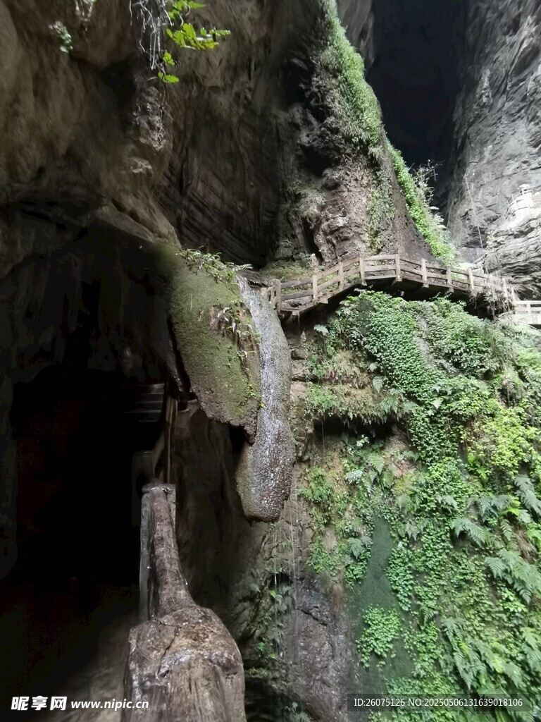 洞穴岩石