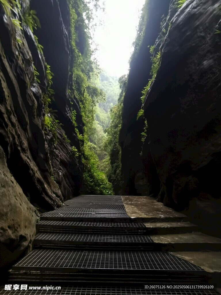 山间石阶
