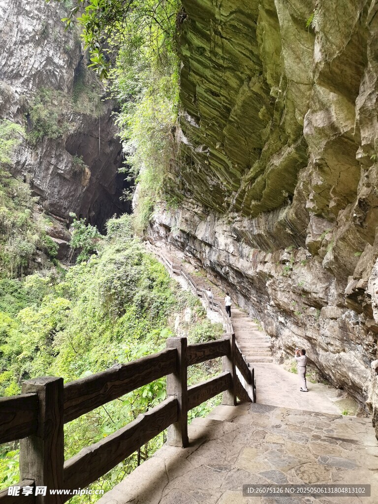 山间栈道
