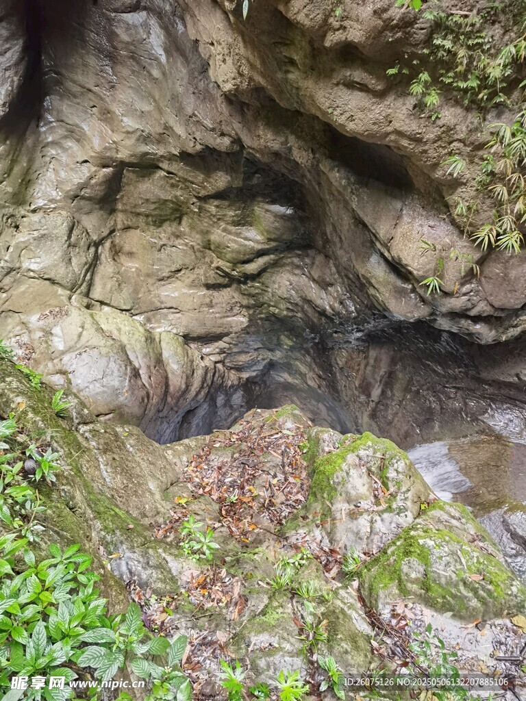 岩石缝隙