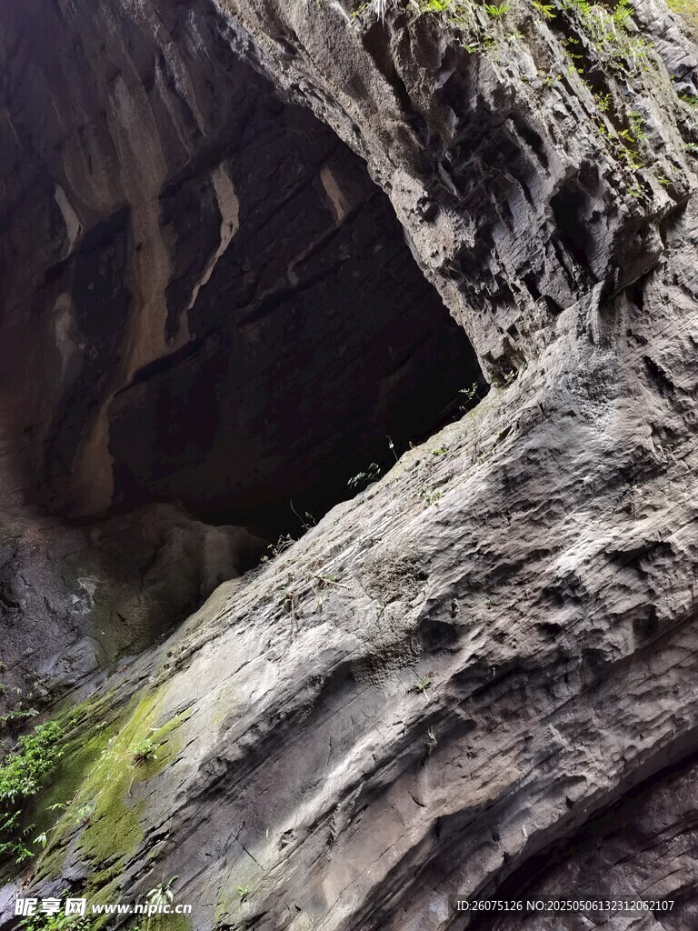 岩石洞穴